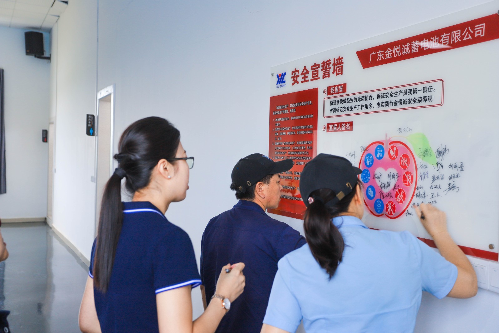 签字.jpg